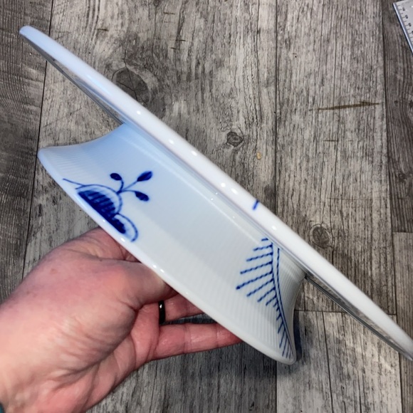 BLUE FLUTED MEGA ROUND DISH Cake Platter Danish Serving Dish ROYAL COPENHAGEN - Picture 3 of 4